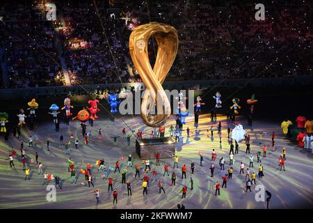 Al Khor. 20th novembre 2022. La photo prise le 20 novembre 2022 montre le point de vue général de la cérémonie d'ouverture de la coupe du monde de la FIFA au Qatar 2022 au stade Al Bayt à Al Khor, au Qatar. Credit: Xiao Yijiu/Xinhua/Alamy Live News Banque D'Images