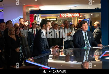 Fox Nation Patriot Awards au Hard Rock Casino, Hollywood, Miami, Floride ; 17 nov. 2022; Fox News ancres Tucker Carlson et will Cain sur la mise en place Banque D'Images