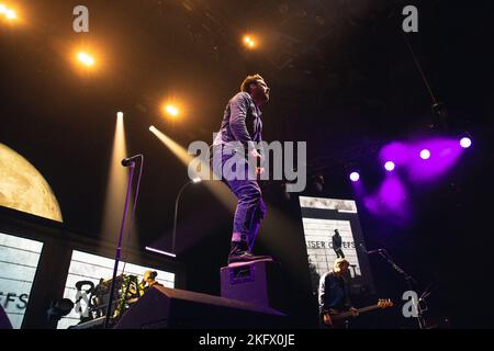 19 novembre 2022: Ricky Wilson, Andrew White, Simon Rix, Nick Baines et Vijay Mistry, du groupe britannique Indie Rock, The Kaiser Chiefs, ont présenté un spectacle complet à l'arène de Nottingham lors du dernier spectacle de leur tournée au Royaume-Uni 2022 (image crédit: © Myles Wright/ZUMA Press Wire) Banque D'Images