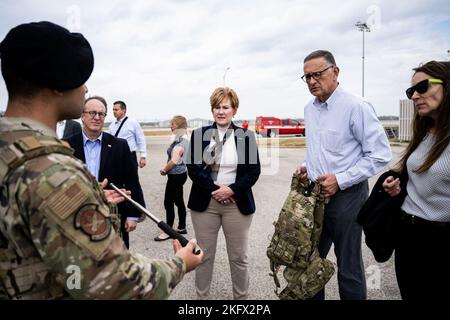 Les commandants honoraires éventuels prennent une démonstration le 12 octobre auprès des défenseurs du 88th Escadron des forces de sécurité à la base aérienne Wright-Patterson, Ohio. L’objectif du Programme des commandants honoraires est d’éduquer les dirigeants locaux au sujet de la mission d’une unité et de favoriser une relation de soutien avec la communauté. Banque D'Images