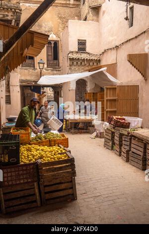 Ruelles étroites dans la médina de Fès au Maroc, Banque D'Images