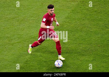 Al Khor, Qatar. 20th novembre 2022. AL KHOR, QATAR - NOVEMBRE 20 : Bassam Al Rawi du Qatar court avec le ballon lors du match de la coupe du monde de la FIFA Qatar 2022 entre le Qatar et l'Équateur au stade Al Bayt sur 20 novembre 2022 à Al Khor, Qatar (photo de Pablo Morano/BSR Agency) crédit : BSR Agency/Alamy Live News Banque D'Images