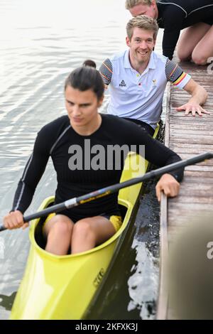 Le kayakiste belge Broekx et le cycliste belge Jens Schuermans photographiés en action lors d'un camp d'entraînement organisé par le Comité olympique belge BOIC-COIB à Belek en Turquie, dimanche 20 novembre 2022. La scène a lieu du 12 au 27 novembre. BELGA PHOTO LAURIE DIEFFEMBACQ Banque D'Images