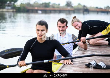 Le kayak belge Broekx et le cycliste belge Pierre de Froidmont photographiés lors d'un camp d'entraînement organisé par le Comité olympique belge BOIC-COIB à Belek en Turquie, dimanche 20 novembre 2022. La scène a lieu du 12 au 27 novembre. BELGA PHOTO LAURIE DIEFFEMBACQ Banque D'Images