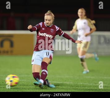 Dagenham, Royaume-Uni. 01st févr. 2018. DAGENHAM ENGLAND - NOVEMBRE 20 : Izzy Atkinson de West Ham United WFC marque le but gagnant lors du match de Super League féminin de Barclays entre West Ham United Women contre Leicester City Women au stade de construction de Chigwell, Dagenham, le 25th septembre 2022 Credit: Action Foto Sport/Alay Live News Banque D'Images