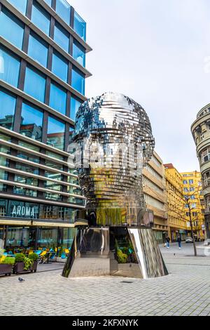 Sculpture mobile à plusieurs niveaux Franz Kafka (tête rotative de Kafka) par David Černý, New Town, Prague, République tchèque Banque D'Images