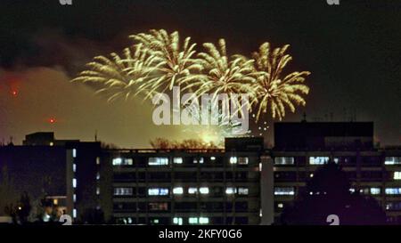 Glasgow, Écosse, Royaume-Uni 20th novembre 2022. Les feux d'artifice de Noël sur la place george étaient visibles à des kilomètres à l'extérieur de la ville et ont été photographiés à partir de sept mikes au-dessus de l'hôpital Gartnaval. Crédit Gerard Ferry/Alay Live News Banque D'Images