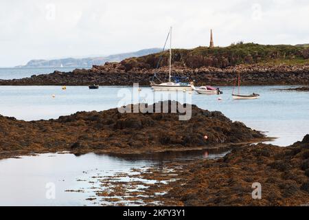 Une vue sur la mer à Penmore avec des yachts amarrés, Mull, au phare Ardnamurchan sur le point le plus à l'ouest du Royaume-Uni Banque D'Images