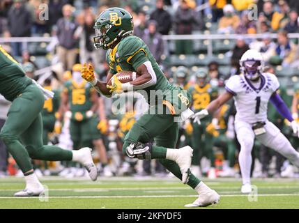 Waco, Texas, États-Unis. 19th novembre 2022. Baylor Bears running back Craig Williams (0) court avec le ballon pendant la moitié 2nd du match de football NCAA entre les TCU Horned Frogs et les Baylor Bears au stade McLane de Waco, Texas. Matthew Lynch/CSM/Alamy Live News Banque D'Images