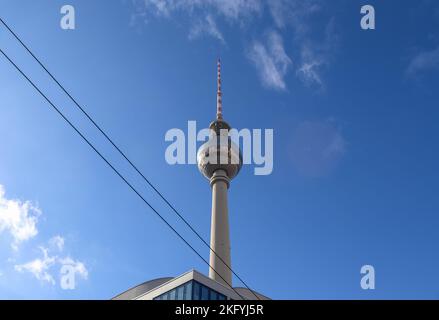 Berlin, Allemagne - 03. 2022 octobre : iew de la célèbre Alexanderplatz à Berlin Mitte pendant la journée Banque D'Images