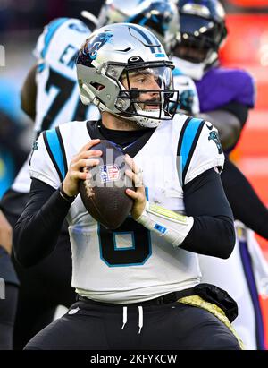 Baltimore, États-Unis. 20th novembre 2022. Le quarterback de Carolina Panthers Baker Mayfield (6) jette un terrain d'aval contre les Ravens de Baltimore pendant la seconde moitié au stade M&T Bank à Baltimore, Maryland, dimanche, 20 novembre 2022. Baltimore a gagné 13-3. Photo de David Tulis/UPI crédit: UPI/Alay Live News Banque D'Images