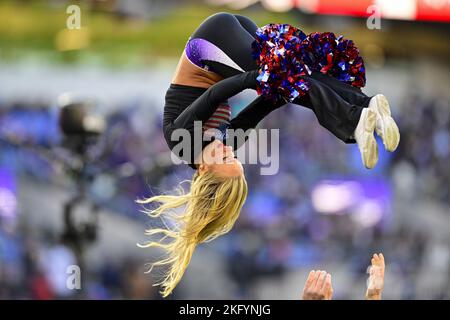 Baltimore, États-Unis. 20th novembre 2022. Les cheerleaders des Ravens de Baltimore se jouent contre les Carolina Panthers pendant la seconde moitié au stade M&T Bank à Baltimore, Maryland, dimanche, 20 novembre 2022. Baltimore a gagné 13-3. Photo de David Tulis/UPI crédit: UPI/Alay Live News Banque D'Images