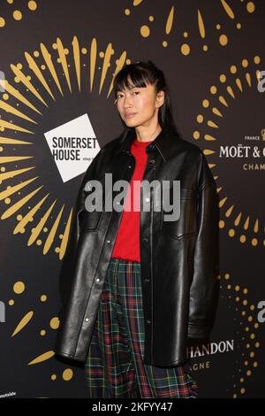 Mimi Xu participe au patinage à Somerset House avec Moët & Chandon Banque D'Images