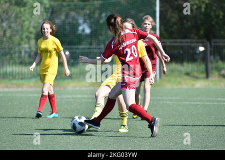 Orenbourg, Russie - 12 juin 2019 année: Les filles jouent au tournoi de football féminin, dédié à la Journée de la Russie Banque D'Images