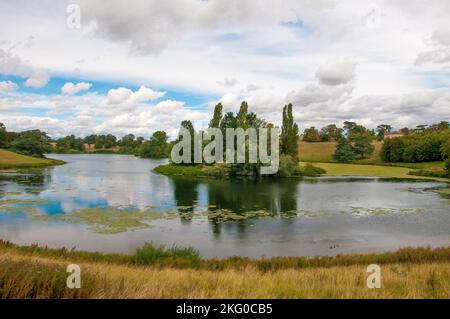 Blenheim Palace (18th C) se dresse dans un parc créé par le paysagiste pionnier « Capability » Brown pour John Churchill, premier duc de Marlborough Banque D'Images