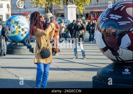 Londres, Royaume-Uni. 20th novembre 2022. Trafalgar Square, à Londres, a repensé le monde. Credit: JOHNNY ARMSTEAD/Alamy Live News Banque D'Images