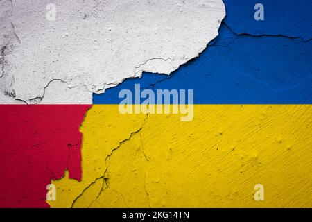 Drapeaux de la Pologne et de l'Ukraine. Relations internationales. Banque D'Images