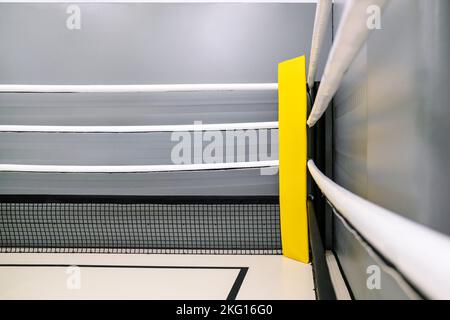 Vide boxe anneau dans la salle de gym sans personne Banque D'Images