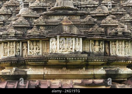 Sculptures de Dieu hindou et de la déesse sur le temple Mandapa de Ghateshwara Mahadeva. Construit pendant l'Empire Gurjara-Pratihara dans les 10th à 11th siècles Banque D'Images