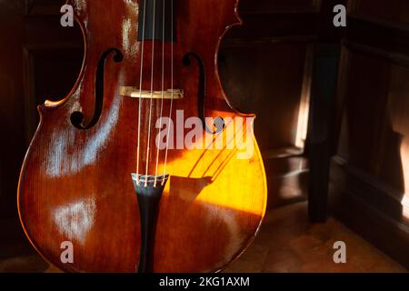 Close-up de contrebasse, instrument de musique en bois Banque D'Images