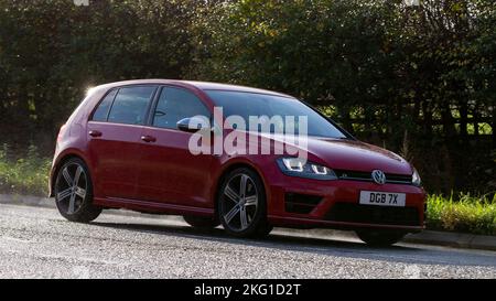 Voiture à hayon Volkswagen Golf 2014 rouge Banque D'Images