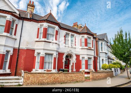 Maisons traditionnelles en terrasse de briques à Londres. Angleterre Banque D'Images