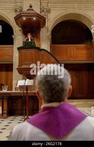 Prière œcuménique pour l'Ukraine à l'église réformée de l'Oratoire du Louvre, Paris, France Banque D'Images