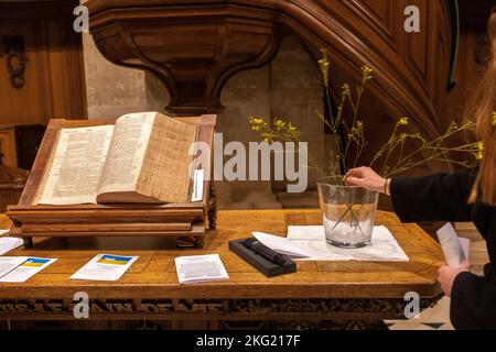 Prière œcuménique pour l'Ukraine à l'église réformée de l'Oratoire du Louvre, Paris, France Banque D'Images