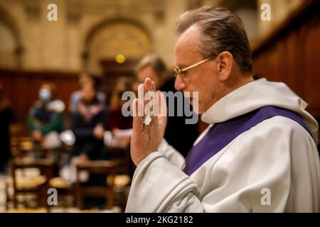 Prière œcuménique pour l'Ukraine à l'église réformée de l'Oratoire du Louvre, Paris, France Banque D'Images