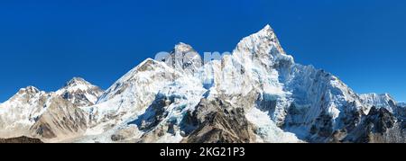 Mont Everest, vue panoramique sur les montagnes de l'himalaya, Mont Everest avec un beau ciel bleu, vue de Kala patthar, vallée de Khumbu, Sagarmatha national p Banque D'Images