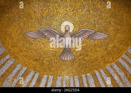 Symbole du Saint fantôme dans notre Dame Église catholique arménienne du monastère, Bzommar, Liban Banque D'Images
