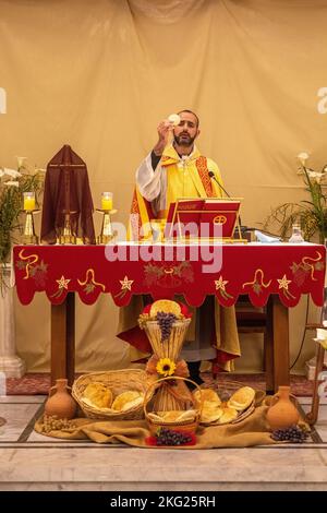 Célébration du jeudi Maundy dans notre église notre-Dame maronite, Houmal, Liban Banque D'Images