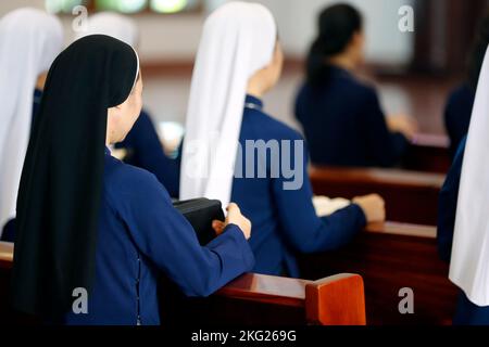 Église catholique. Communauté dominicaine. Le catholicc nuns à la masse. Bien Hoa. Vietnam. Banque D'Images