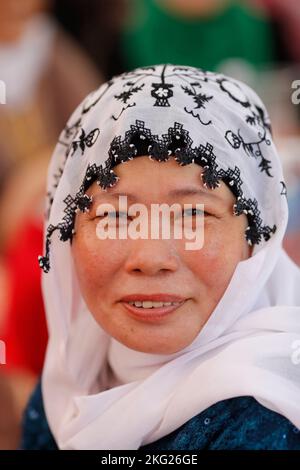 Femme musulmane portant un islamique voilé appelé hijab. Chau Doc. Vietnam. Banque D'Images