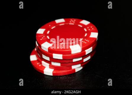Jetons pour parier dans le jeu de cartes de poker. Banque D'Images