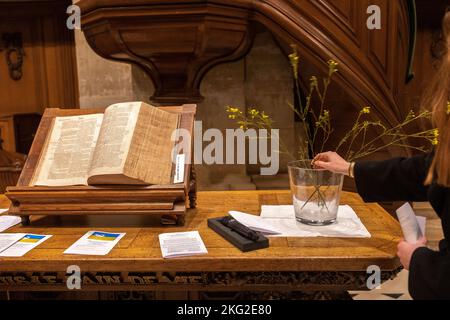 Prière œcuménique pour l'Ukraine à l'église réformée de l'Oratoire du Louvre, Paris, France Banque D'Images