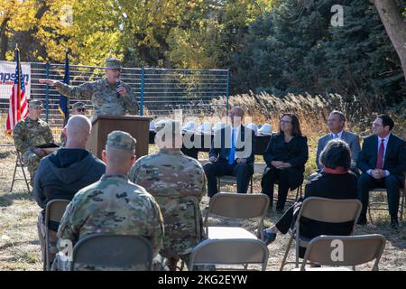 Le général de division Daryl Bohac, adjudant général du Nebraska, prend la parole lors d'une cérémonie révolutionnaire pour le Centre de préparation de Bellevue de la Garde nationale du Nebraska à Bellevue, Nebraska, le 25 octobre 2022. Cela marque le début d'un projet de $36 millions qui se traduira par un nouveau bâtiment qui sera composé de cinq unités et d'environ 380 membres de service. Banque D'Images