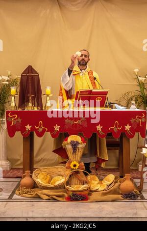 Célébration du jeudi Maundy dans notre église notre-Dame maronite, Houmal, Liban Banque D'Images