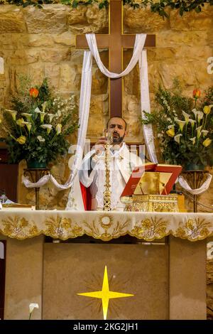 Fête de Pâques dans notre église notre-Dame-maronite, Bdedoun, Liban. Eucharistie Banque D'Images