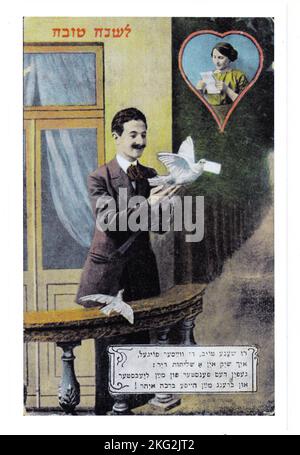 Une carte de vœux du nouvel an yiddish du début du 20th siècle avec une ligne (haut) d'hébreu. Avec l'image d'un oiseau blanc qui vous accueille. Banque D'Images