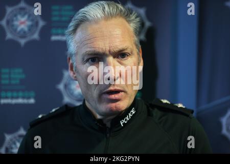 Le surintendant principal Nigel Goddard lors d'une conférence de presse au poste de police de Strand Road à Londonderry, en Irlande du Nord. Date de la photo: Lundi 21 novembre 2022. Banque D'Images