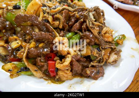 Un délicieux plat chinois, des abats de bœuf sautés Banque D'Images