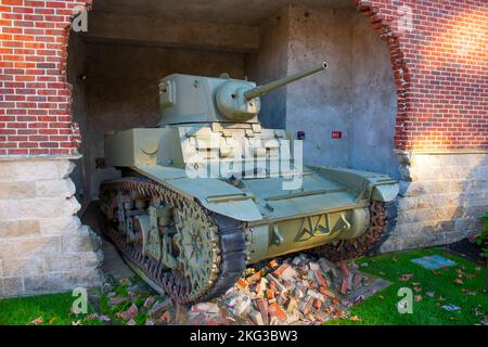 Deuxième Guerre mondiale US M3A1 Stuart Light Tank devant le musée Wright au 77 Center Street dans le centre-ville historique de Wolfeboro, New Hampshire NH, Etats-Unis. Banque D'Images