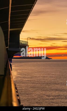 Lever de soleil à Port la Seyne-sur-Mer, Toulon France Banque D'Images