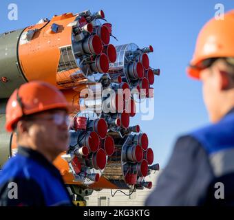 Expédition 68 Soyuz déploiement. La fusée Soyouz est déployée par train jusqu'au site 31, plateau de lancement, le dimanche 18 septembre 2022, au Cosmodrome de Baikonour, au Kazakhstan. Expédition 68 l'astronaute Frank Rubio de la NASA, et les cosmonautes Sergey Prokopyev et Dmitri Petelin de Roscosmos, doivent se lancer à bord de leur vaisseau Soyouz MS-22 le 21 septembre. Banque D'Images