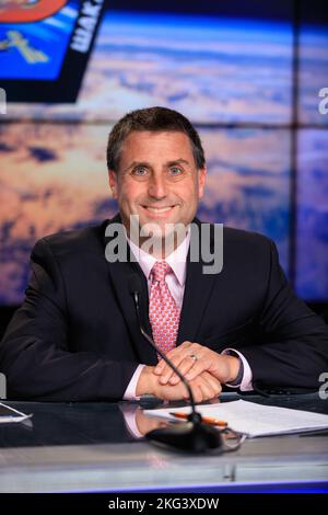 SpaceX Crew-5 de la NASA à la conférence de presse post-lancement. Joel Montalbano, directeur du programme de la Station spatiale internationale, participe à une conférence de presse post-lancement pour la mission SpaceX Crew-5 de la NASA à l’intérieur de l’auditorium de nouvelles du Kennedy Space Center de l’agence, en Floride, le 5 octobre 2022. Le Dragon Endurance de SpaceX transporte les astronautes de la NASA Nicole Mann, commandant, Josh Cassada, pilote, et les spécialistes de mission Koichi Wakata, de JAXA (Agence japonaise d’exploration aérospatiale), et le cosmonaute Anna Kikina, à la Station spatiale internationale, pour une mission d’expédition scientifique dans le cadre du Centre commercial de la NASA Banque D'Images