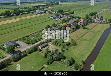 Vue aérienne sur le paysage historique des pays-Bas Waterland en juin, POLDER de hobrederkoog près d'Oosthuizen , Hobrede les pays-Bas Banque D'Images