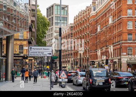 Victoria Street dans le centre de Londres Banque D'Images