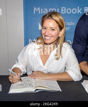 Miami, États-Unis d'Amérique. 19th novembre 2022. MIAMI, FL-NOV19: Katy Tur est vu pendant la foire du livre de Miami sur 19 novembre 2022 à Miami, Floride. (Photo par Alberto E. Tamargo/Sipa USA) crédit: SIPA USA/Alay Live News Banque D'Images