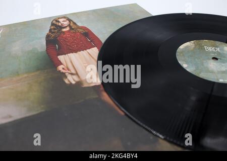 Le chanteur et compositeur anglais Birdy, album de musique sur disque vinyle LP. L'enregistrement est auto-titré. Elle chante de la musique folk indépendante. Banque D'Images